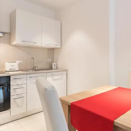 Modern 2 Beds Flat 5 Mins From Trastevere St. * Roma