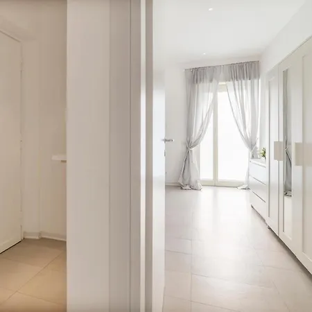 Modern 2 Beds Flat 5 Mins From Trastevere St. * Roma